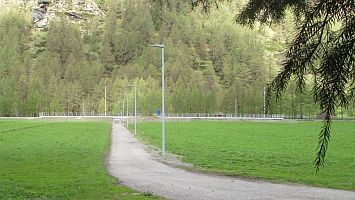 Mit einem KLICK aufs Bild vergrssert es sich. Mit F11 macht man es noch grsser. Mit dem grossen Bild wird gleichzeitig eine SLIDE-SHOW zur Verfgung gestellt. Es geht VOR oder ZURCK in dem man RECHTS oder LINKS auf das grosse Bild klickt. Beendet wird die Gross-Darstellung durch KLICK in den abgedunkelten Bereich oder auf (x).