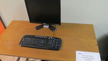 Mit einem KLICK aufs Bild vergrssert es sich. Mit F11 macht man es noch grsser. Mit dem grossen Bild wird gleichzeitig eine SLIDE-SHOW zur Verfgung gestellt. Es geht VOR oder ZURCK in dem man RECHTS oder LINKS auf das grosse Bild klickt. Beendet wird die Gross-Darstellung durch KLICK in den abgedunkelten Bereich oder auf (x).