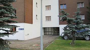 Mit einem KLICK aufs Bild vergrssert es sich. Mit F11 macht man es noch grsser. Mit dem grossen Bild wird gleichzeitig eine SLIDE-SHOW zur Verfgung gestellt. Es geht VOR oder ZURCK in dem man RECHTS oder LINKS auf das grosse Bild klickt. Beendet wird die Gross-Darstellung durch KLICK in den abgedunkelten Bereich oder auf (x).