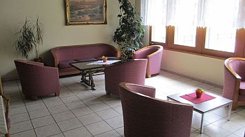 Mit einem KLICK aufs Bild vergrssert es sich. Mit F11 macht man es noch grsser. Mit dem grossen Bild wird gleichzeitig eine SLIDE-SHOW zur Verfgung gestellt. Es geht VOR oder ZURCK in dem man RECHTS oder LINKS auf das grosse Bild klickt. Beendet wird die Gross-Darstellung durch KLICK in den abgedunkelten Bereich oder auf (x).