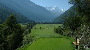 Mit einem KLICK aufs Bild vergrssert es sich. Mit F11 macht man es noch grsser. Mit dem grossen Bild wird gleichzeitig eine SLIDE-SHOW zur Verfgung gestellt. Es geht VOR oder ZURCK in dem man RECHTS oder LINKS auf das grosse Bild klickt. Beendet wird die Gross-Darstellung durch KLICK in den abgedunkelten Bereich oder auf (x).