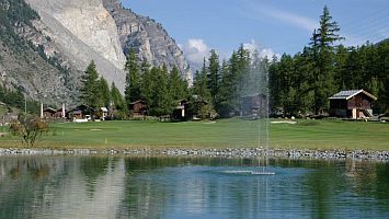 Mit einem KLICK aufs Bild vergrssert es sich. Mit F11 macht man es noch grsser. Mit dem grossen Bild wird gleichzeitig eine SLIDE-SHOW zur Verfgung gestellt. Es geht VOR oder ZURCK in dem man RECHTS oder LINKS auf das grosse Bild klickt. Beendet wird die Gross-Darstellung durch KLICK in den abgedunkelten Bereich oder auf (x).