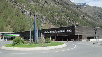 Mit einem KLICK aufs Bild vergrssert es sich. Mit F11 macht man es noch grsser. Mit dem grossen Bild wird gleichzeitig eine SLIDE-SHOW zur Verfgung gestellt. Es geht VOR oder ZURCK in dem man RECHTS oder LINKS auf das grosse Bild klickt. Beendet wird die Gross-Darstellung durch KLICK in den abgedunkelten Bereich oder auf (x).