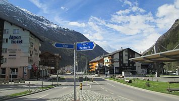 Mit einem KLICK aufs Bild vergrssert es sich. Mit F11 macht man es noch grsser. Mit dem grossen Bild wird gleichzeitig eine SLIDE-SHOW zur Verfgung gestellt. Es geht VOR oder ZURCK in dem man RECHTS oder LINKS auf das grosse Bild klickt. Beendet wird die Gross-Darstellung durch KLICK in den abgedunkelten Bereich oder auf (x).