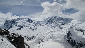 Mit einem KLICK aufs Bild vergrssert es sich. Mit F11 macht man es noch grsser. Mit dem grossen Bild wird gleichzeitig eine SLIDE-SHOW zur Verfgung gestellt. Es geht VOR oder ZURCK in dem man RECHTS oder LINKS auf das grosse Bild klickt. Beendet wird die Gross-Darstellung durch KLICK in den abgedunkelten Bereich oder auf (x).