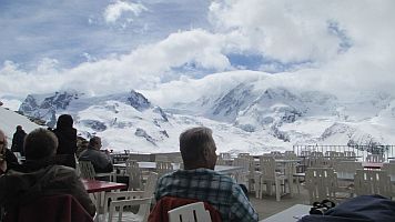Mit einem KLICK aufs Bild vergrssert es sich. Mit F11 macht man es noch grsser. Mit dem grossen Bild wird gleichzeitig eine SLIDE-SHOW zur Verfgung gestellt. Es geht VOR oder ZURCK in dem man RECHTS oder LINKS auf das grosse Bild klickt. Beendet wird die Gross-Darstellung durch KLICK in den abgedunkelten Bereich oder auf (x).