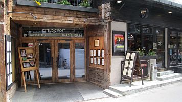 Mit einem KLICK aufs Bild vergrssert es sich. Mit F11 macht man es noch grsser. Mit dem grossen Bild wird gleichzeitig eine SLIDE-SHOW zur Verfgung gestellt. Es geht VOR oder ZURCK in dem man RECHTS oder LINKS auf das grosse Bild klickt. Beendet wird die Gross-Darstellung durch KLICK in den abgedunkelten Bereich oder auf (x).