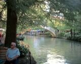 The attraction of San Antonio: THE RIVERWALK.
CLICK on picture to enlarge. Later CLOSE (x) large picture.